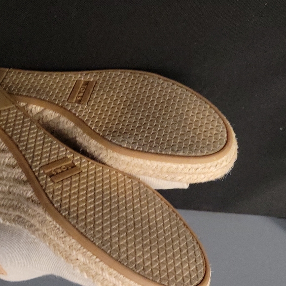 Toms - Picture 3 of 3